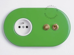 hvid stikkontakt - type E