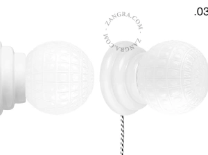 biała porcelanowa lampa ścienna Art Deco Danilo z włącznikiem