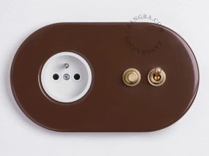 hvid stikkontakt - type E