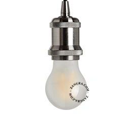 nickel-coloured metallic socket (US)