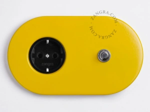 black outlet - type F
