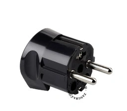 schwarzer CEE 7/7-Stecker
