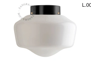 lampa z mosiądzu ze szklanym kloszem