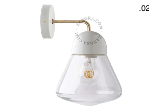 wandlamp van porselein en glas