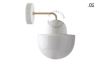 wandlamp van porselein en glas