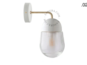wandlamp van porselein en glas