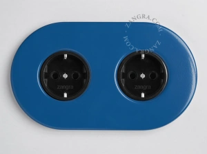 black outlet - type F