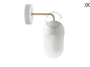 wandlamp van porselein en glas