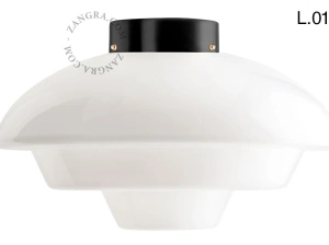 lampa z mosiądzu ze szklanym kloszem