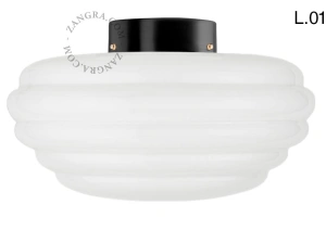 lampa z mosiądzu ze szklanym kloszem