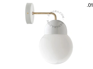 wandlamp van porselein en glas