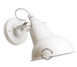 lampada da parete bianca orientabile
