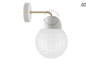 wandlamp van porselein en glas