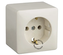 surface mount beige bakelite socket - type F