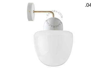wandlamp van porselein en glas