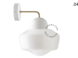 wandlamp van porselein en glas
