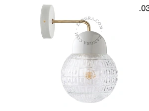 wandlamp van porselein en glas