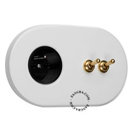 Produto tomada embutida em branco e interruptor bidirecional ou simples - dupla alavanca em latão bruto Imagem