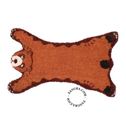 Kokos deurmat in de vorm van een beer.
