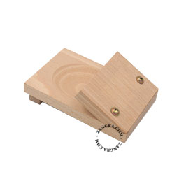 wood-oyster-opener-clamp
