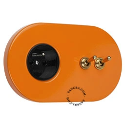 Produkt Steckdose mit doppeltem Wechsel-/Einfachschalter – orange/Messing Foto