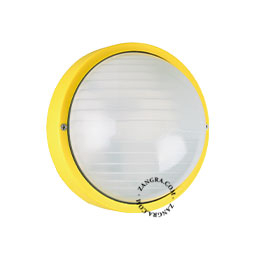 Lampe hublot jaune pour l'extérieur.