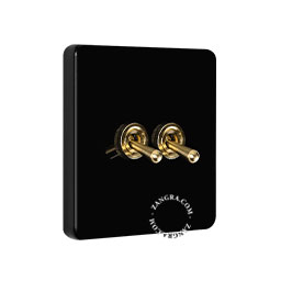 Interruttore quadrato in porcellana nera.