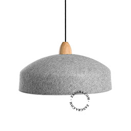 Acoustic pendant light in felt.