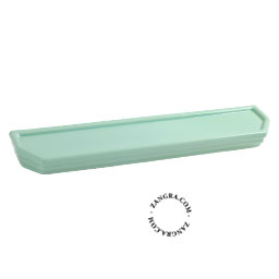 Tablette pour lavabo en porcelaine verte.