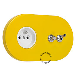 prise de courant murale jaune avec interrupteur va-et-vient ou simple avec levier et bouton-poussoir en laiton nickele