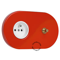 interrupteur et prise rouge avec bouton-poussoir en laiton brut