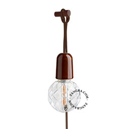 Bruine looplamp met textielsnoer, lichtknipper en stekker om op te hangen aan de wand.