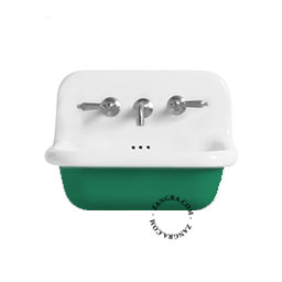 lavabo retro en ceramique verte et blanche avec deux mitigeurs