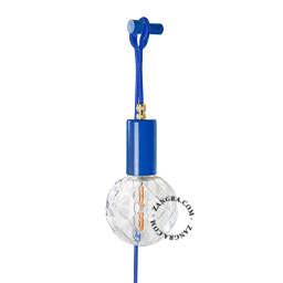 Blauwe looplamp met textielsnoer, lichtknipper en stekker om op te hangen aan de wand.