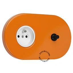 Produkt Steckdose mit Druckschalter – orange/schwarz Foto