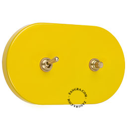 interrupteur et bouton-poussoir jaune et encastrable avec levier et bouton en laiton
