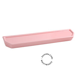 Planchet voor in de badkamer in roze porselein.