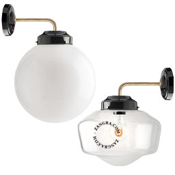 Applique murale Schoolhouse noire et laiton avec globe en verre