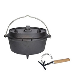 dutch-oven-cast-iron-traditional-outdoor-cooking-heat-uniform