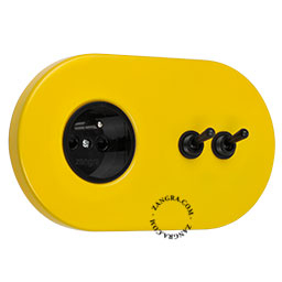 prise jaune encastrable avec double interrupteur va-et-vient a leviers noirs