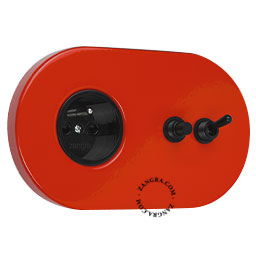 prise encastrable rouge avec interrupteur va-et-vient a levier et bouton-poussoir en laiton noir