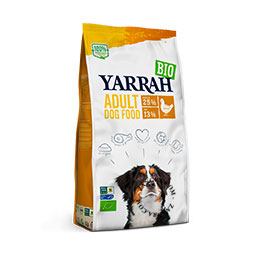 Een zak droge bio hondenbrokken van het merk Yarrah.