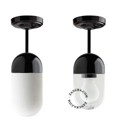 Plafonnier en porcelaine noire avec globe en verre.