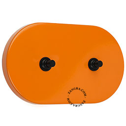 grand interrupteur orange avec 2 boutons-poussoirs en laiton noir