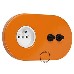 Produkt Steckdose mit doppeltem Druckschalter – orange/schwarz Foto