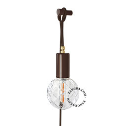 Bruine looplamp met textielsnoer, lichtknipper en stekker om op te hangen aan de wand.
