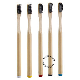 Brosses à dents manche en bambou et brosse en charbon