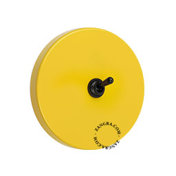 interrupteur jaune rond et encastrable avec levier noir