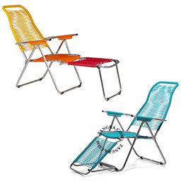 Tumbonas espagueti rojo y turquesa.