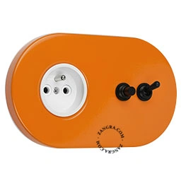Produkt Steckdose mit Wechsel-/Einfachschalter und Druckschalter – orange/schwarz Foto